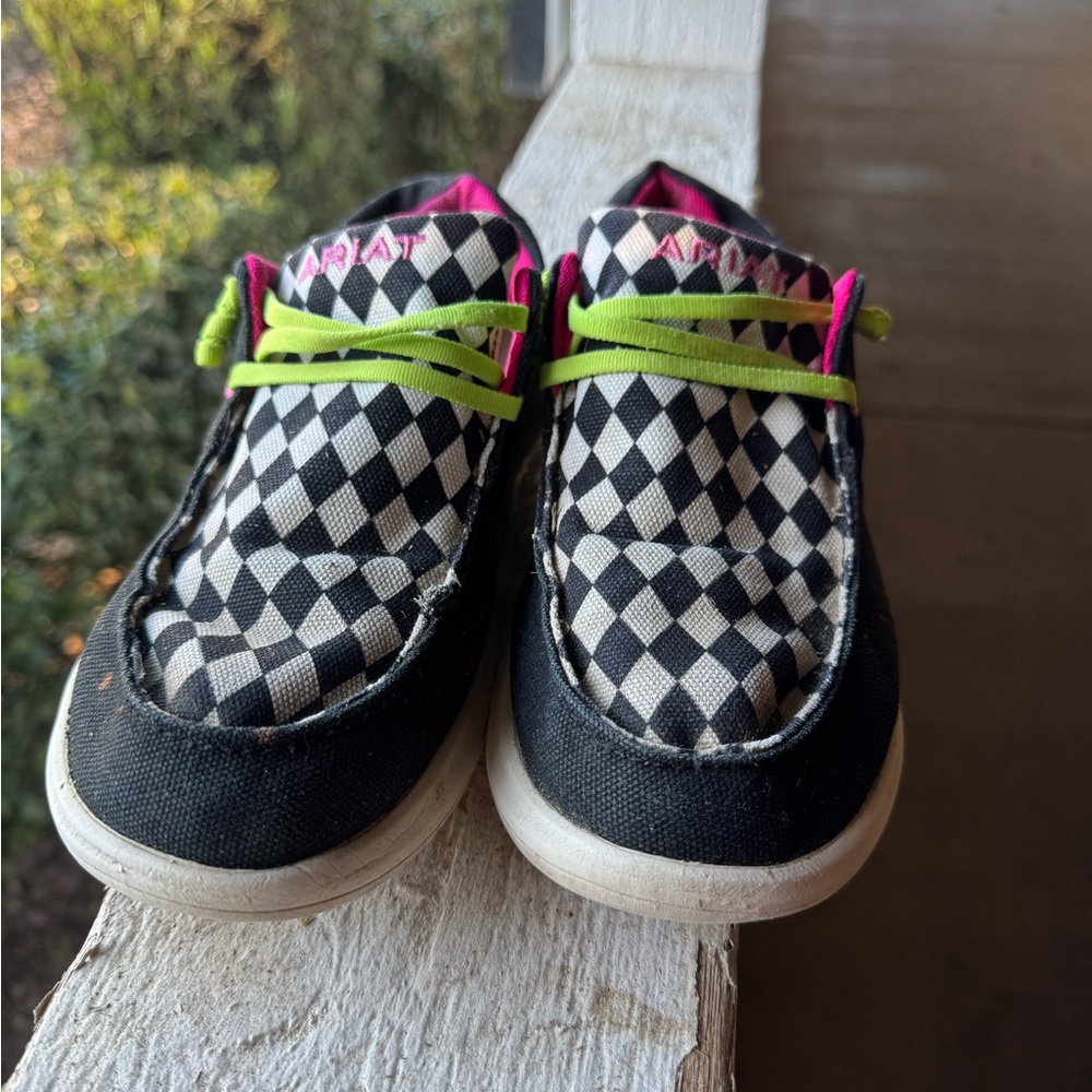 Ariat Black and White Checkered Hilos with Green Accents